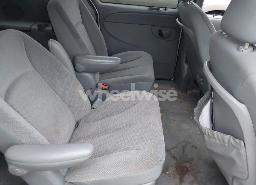 Photo 8 of 2004 Chrysler Town & COUNTRY LX (VIN 2C4GP44RX4R523077)