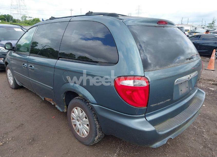Photo 3 of 2005 Chrysler Town & COUNTRY LX (VIN 2C4GP44RX5R126955)