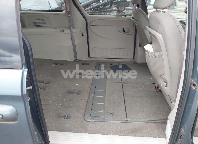 Photo 8 of 2005 Chrysler Town & COUNTRY LX (VIN 2C4GP44RX5R126955)