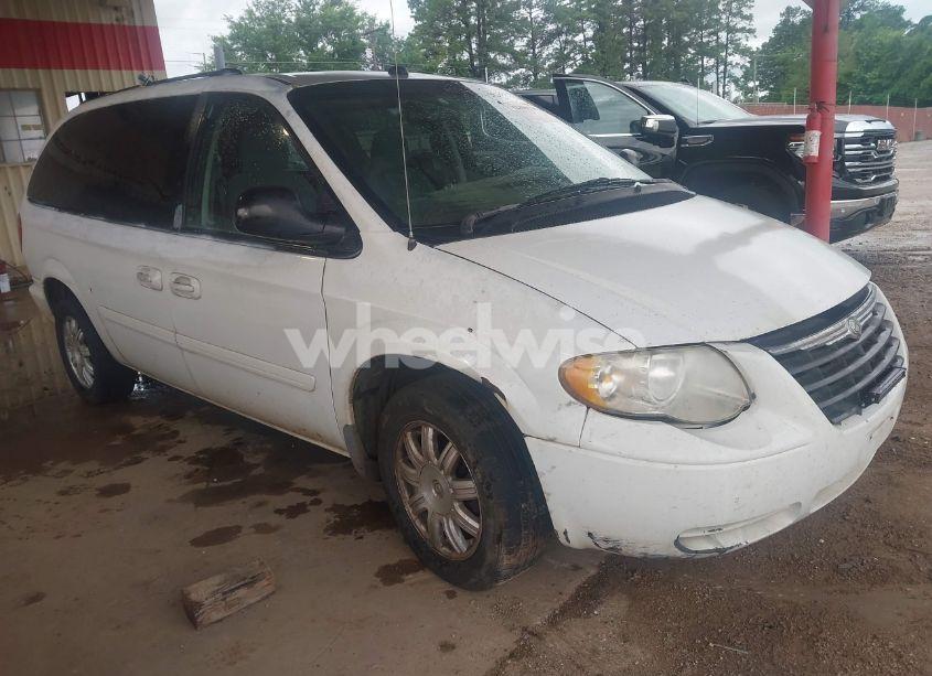 2005 Chrysler Town & COUNTRY LX (VIN 2C4GP44RX5R553178) main photo