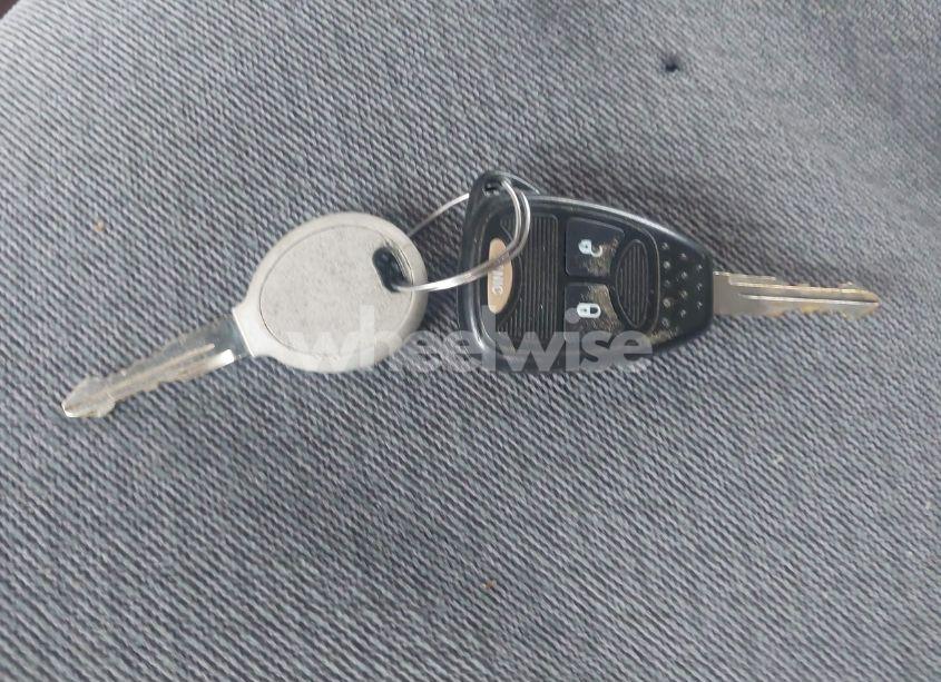 Photo 11 of 2005 Chrysler Town & COUNTRY LX (VIN 2C4GP44RX5R553178)