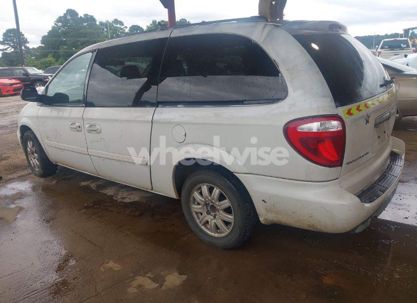 Photo 3 of 2005 Chrysler Town & COUNTRY LX (VIN 2C4GP44RX5R553178)