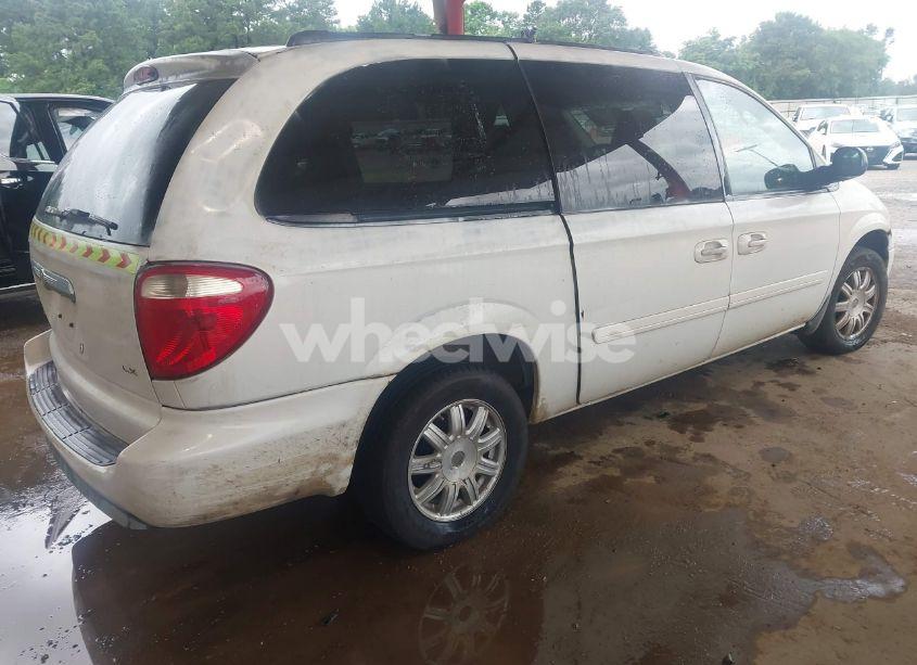 Photo 4 of 2005 Chrysler Town & COUNTRY LX (VIN 2C4GP44RX5R553178)