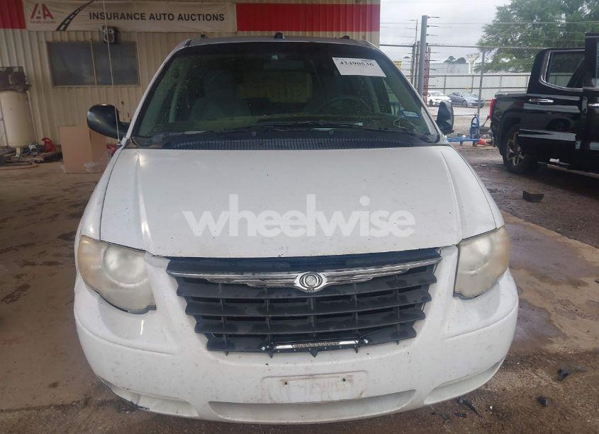 Photo 6 of 2005 Chrysler Town & COUNTRY LX (VIN 2C4GP44RX5R553178)