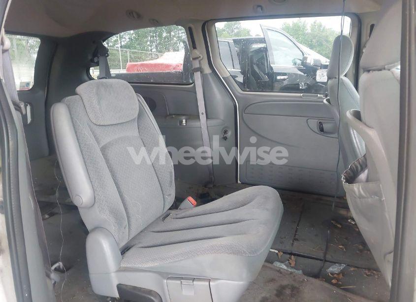 Photo 8 of 2005 Chrysler Town & COUNTRY LX (VIN 2C4GP44RX5R553178)