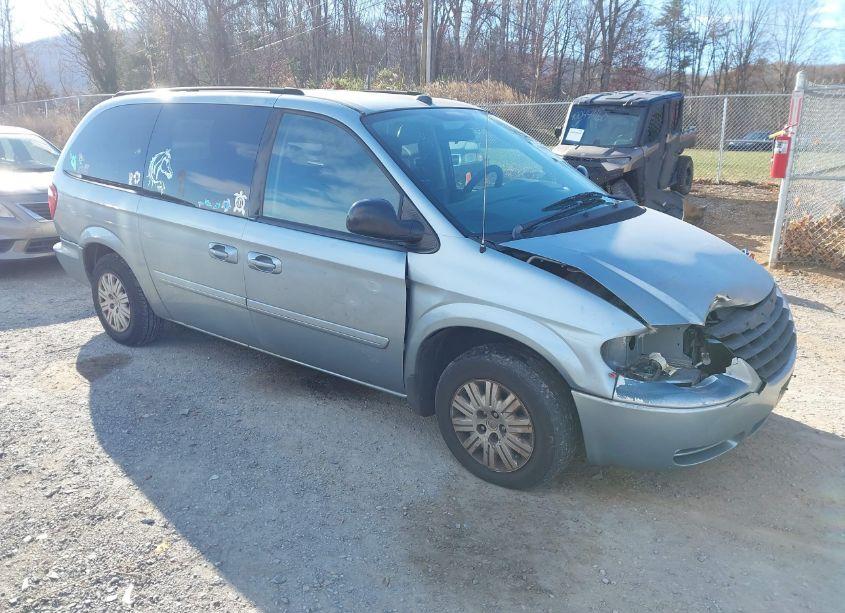 2005 Chrysler Town & COUNTRY LX (VIN 2C4GP44RX5R597309) main photo
