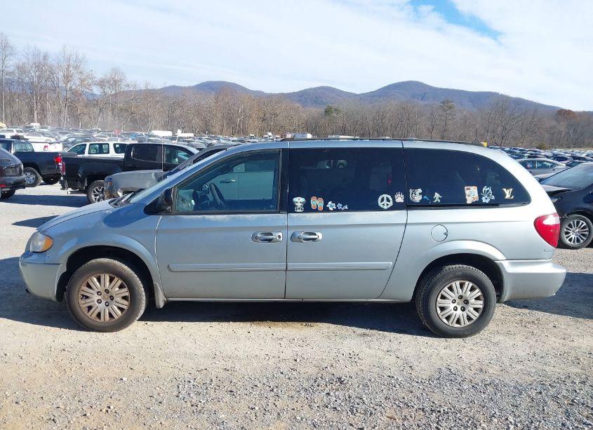 Photo 15 of 2005 Chrysler Town & COUNTRY LX (VIN 2C4GP44RX5R597309)