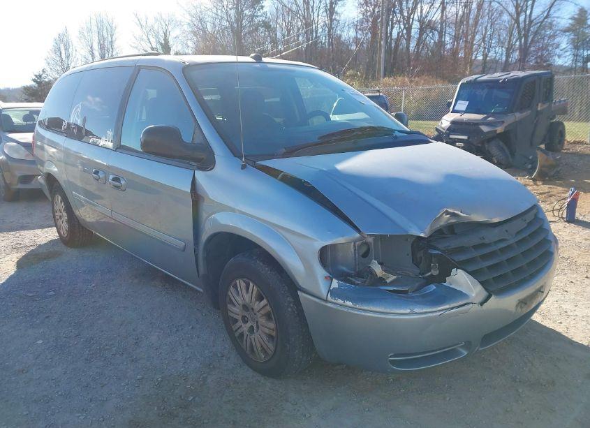 Photo 6 of 2005 Chrysler Town & COUNTRY LX (VIN 2C4GP44RX5R597309)