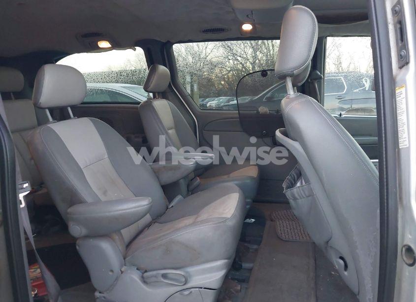 Photo 8 of 2004 Chrysler Town & COUNTRY TOURING (VIN 2C4GP54L04R518553)