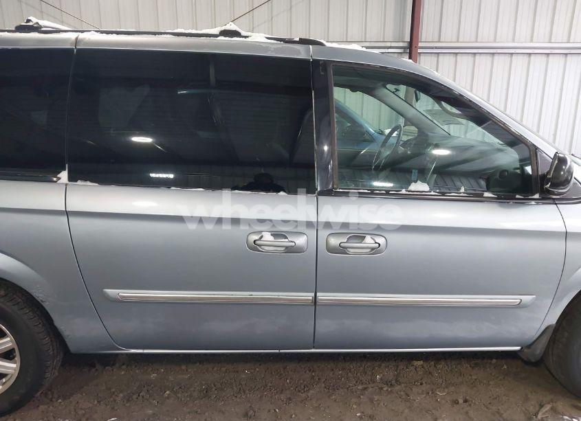 Photo 13 of 2005 Chrysler Town & COUNTRY TOURING (VIN 2C4GP54L05R233501)