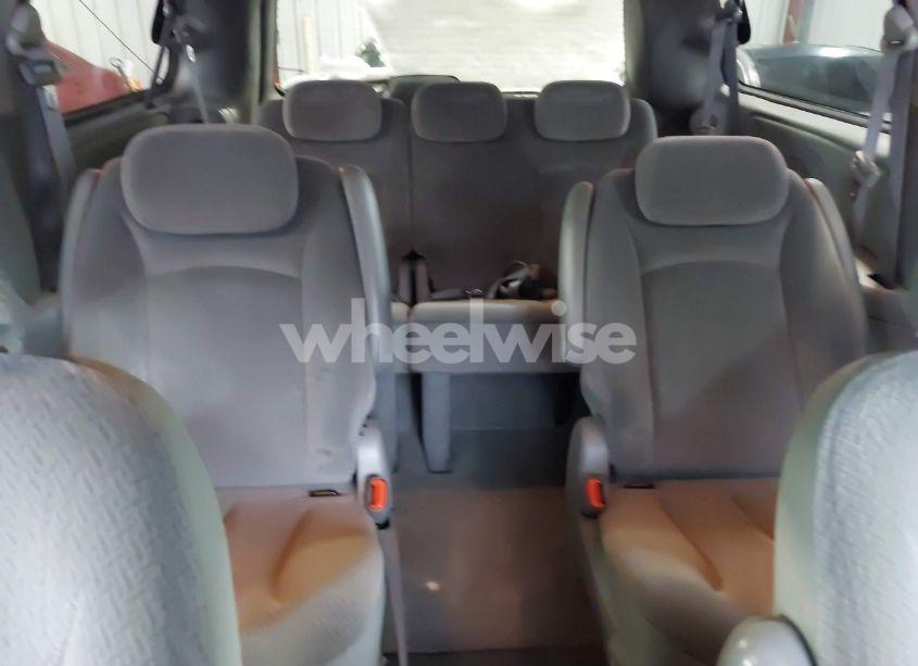 Photo 8 of 2005 Chrysler Town & COUNTRY TOURING (VIN 2C4GP54L05R233501)