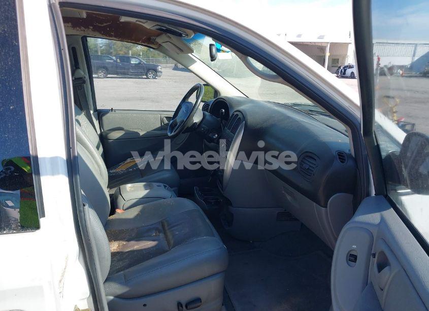 Photo 5 of 2005 Chrysler Town & COUNTRY TOURING (VIN 2C4GP54L05R586885)