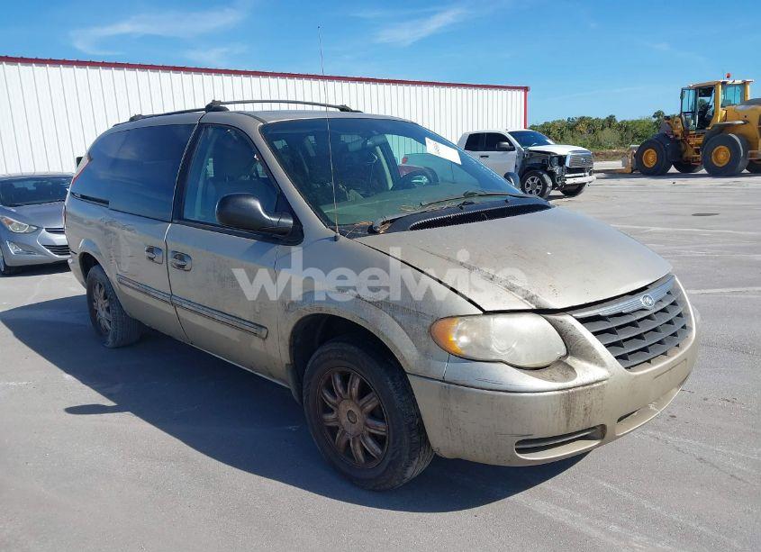 2005 Chrysler Town & COUNTRY TOURING (VIN 2C4GP54L05R602065) main photo