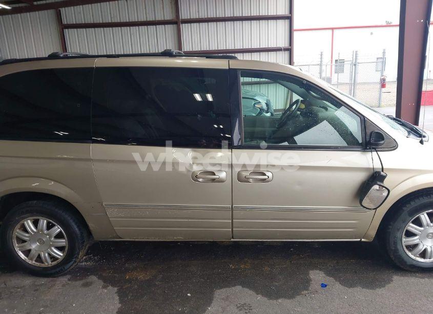 Photo 13 of 2004 Chrysler Town & COUNTRY TOURING (VIN 2C4GP54L14R599739)