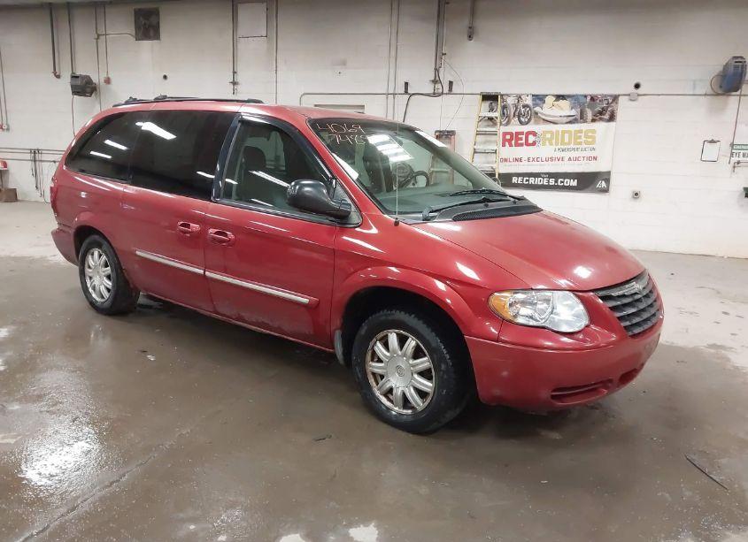 2005 Chrysler Town & COUNTRY TOURING (VIN 2C4GP54L15R229733) main photo