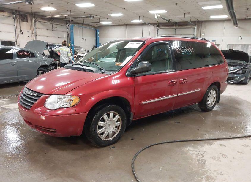 Photo 2 of 2005 Chrysler Town & COUNTRY TOURING (VIN 2C4GP54L15R229733)
