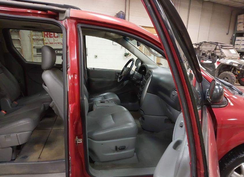 Photo 5 of 2005 Chrysler Town & COUNTRY TOURING (VIN 2C4GP54L15R229733)