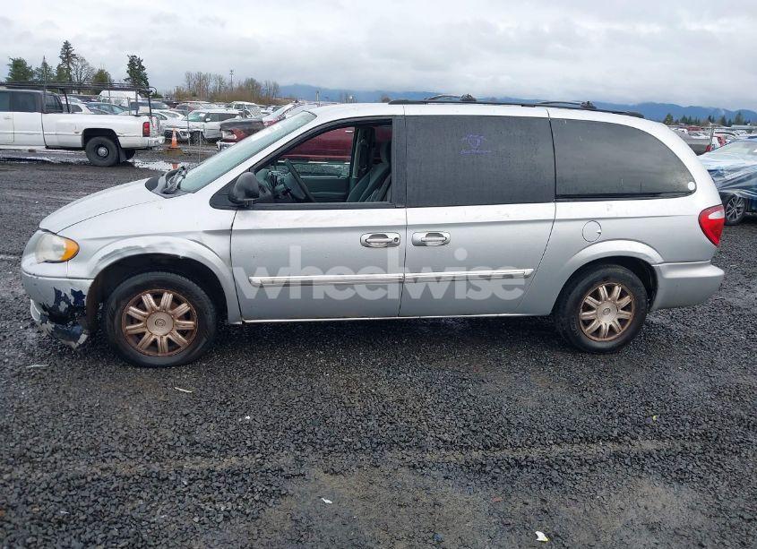 Photo 15 of 2005 Chrysler Town & COUNTRY TOURING (VIN 2C4GP54L25R445025)