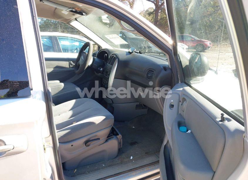 Photo 5 of 2005 Chrysler Town & COUNTRY TOURING (VIN 2C4GP54L25R466179)