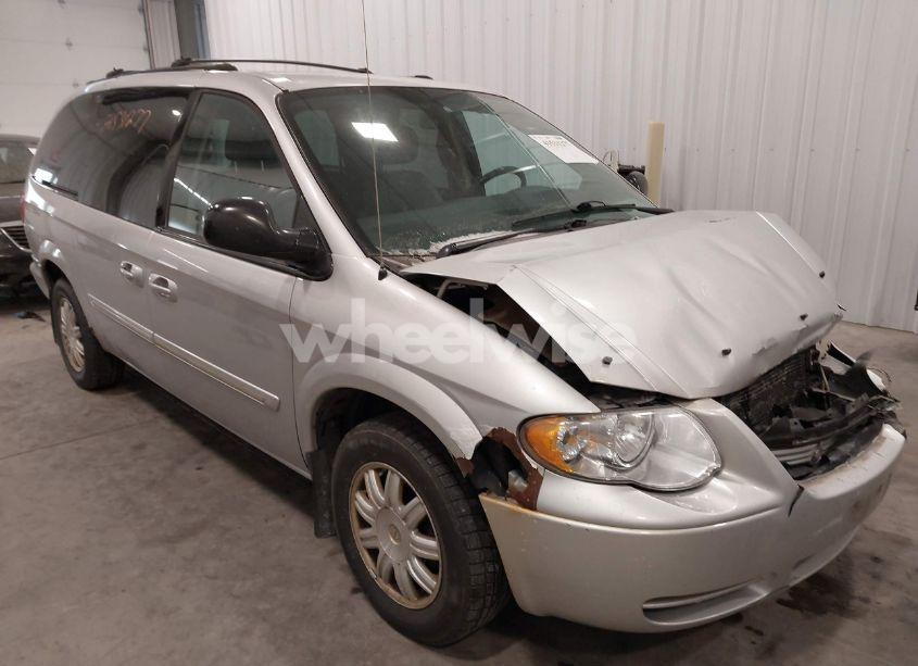 2005 Chrysler Town & COUNTRY TOURING (VIN 2C4GP54L25R481913) main photo