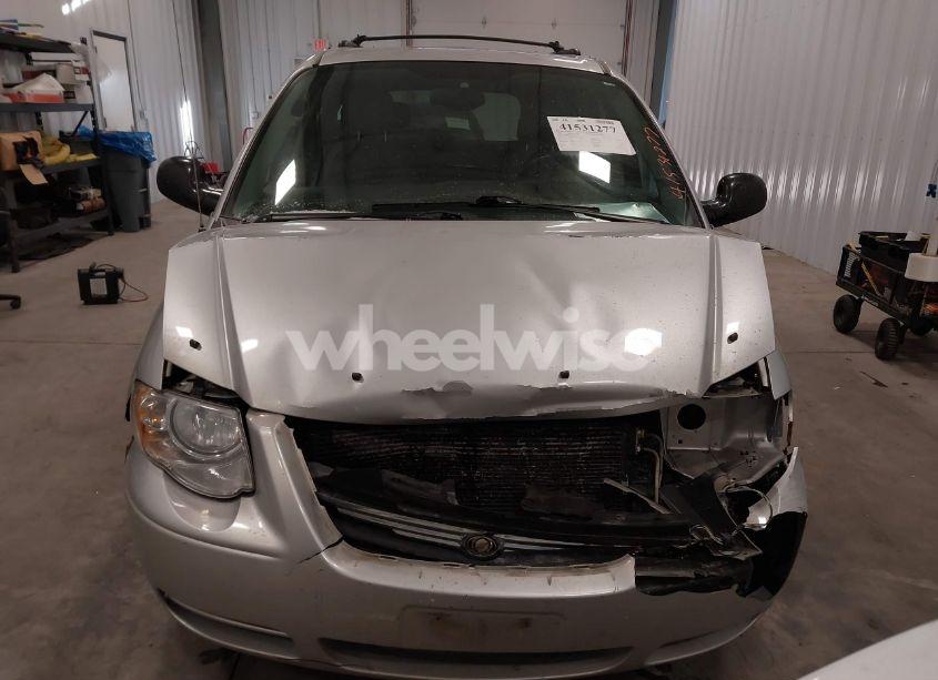 Photo 12 of 2005 Chrysler Town & COUNTRY TOURING (VIN 2C4GP54L25R481913)
