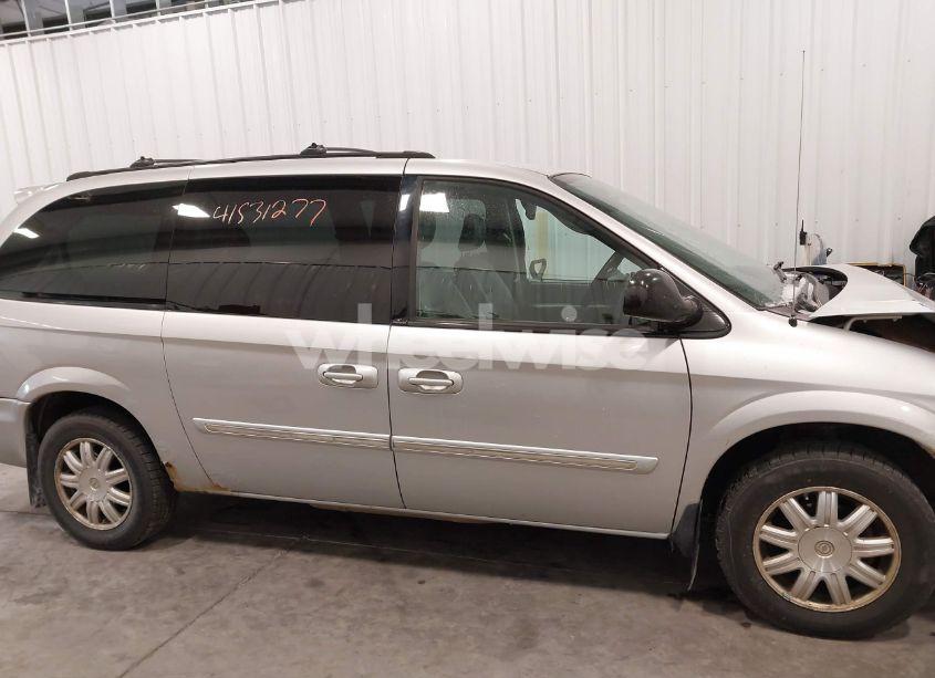 Photo 13 of 2005 Chrysler Town & COUNTRY TOURING (VIN 2C4GP54L25R481913)