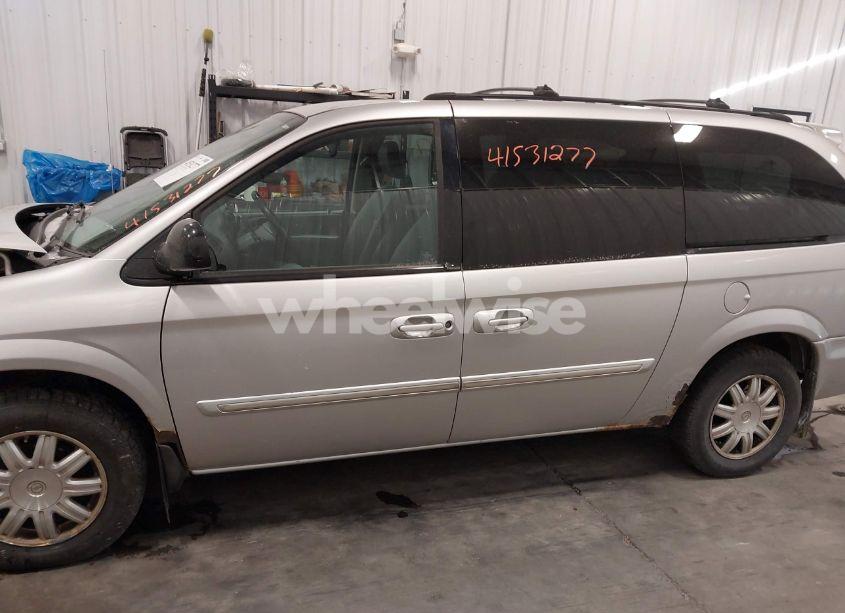 Photo 14 of 2005 Chrysler Town & COUNTRY TOURING (VIN 2C4GP54L25R481913)