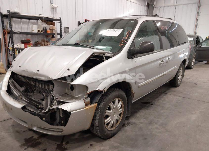 Photo 2 of 2005 Chrysler Town & COUNTRY TOURING (VIN 2C4GP54L25R481913)