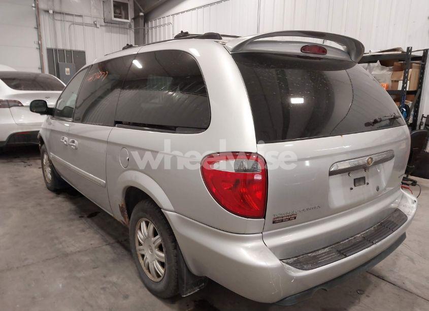 Photo 3 of 2005 Chrysler Town & COUNTRY TOURING (VIN 2C4GP54L25R481913)