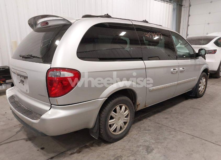 Photo 4 of 2005 Chrysler Town & COUNTRY TOURING (VIN 2C4GP54L25R481913)