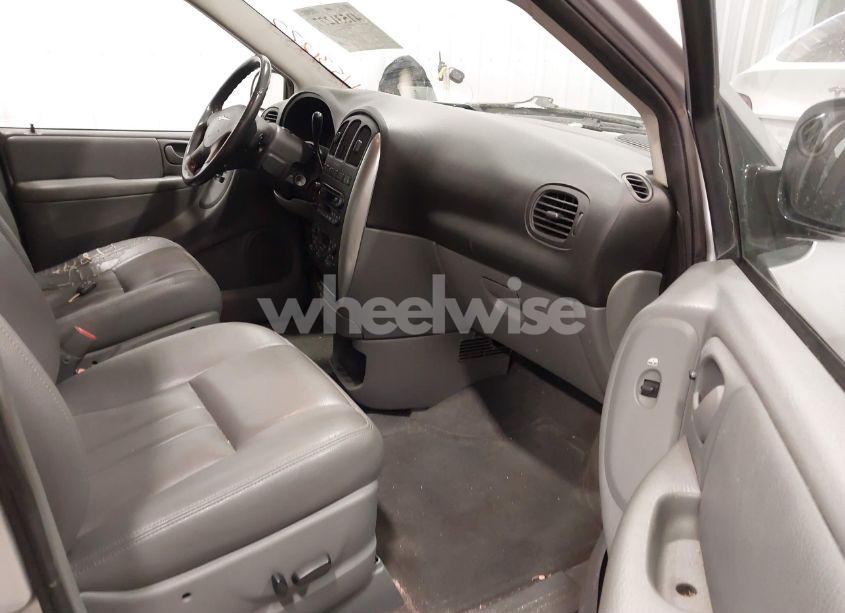 Photo 5 of 2005 Chrysler Town & COUNTRY TOURING (VIN 2C4GP54L25R481913)