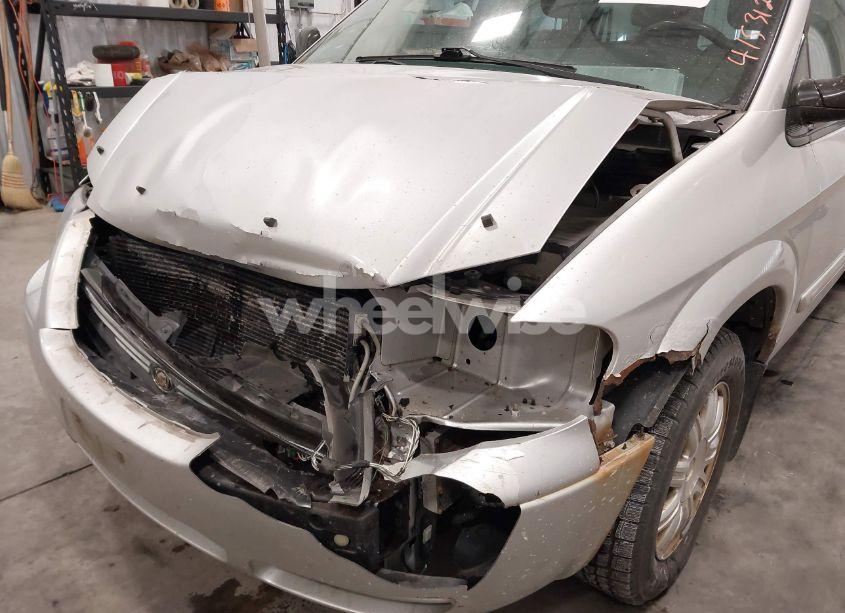 Photo 6 of 2005 Chrysler Town & COUNTRY TOURING (VIN 2C4GP54L25R481913)