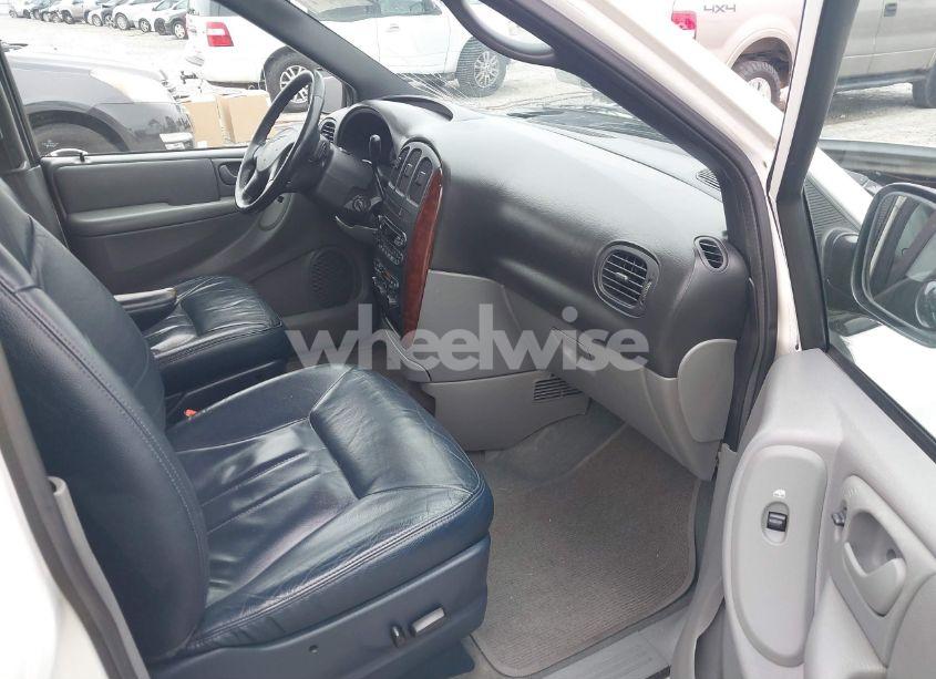 Photo 5 of 2004 Chrysler Town & COUNTRY TOURING (VIN 2C4GP54L34R611728)