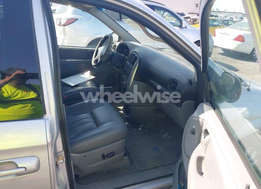 Photo 5 of 2005 Chrysler Town & COUNTRY TOURING (VIN 2C4GP54L35R218491)