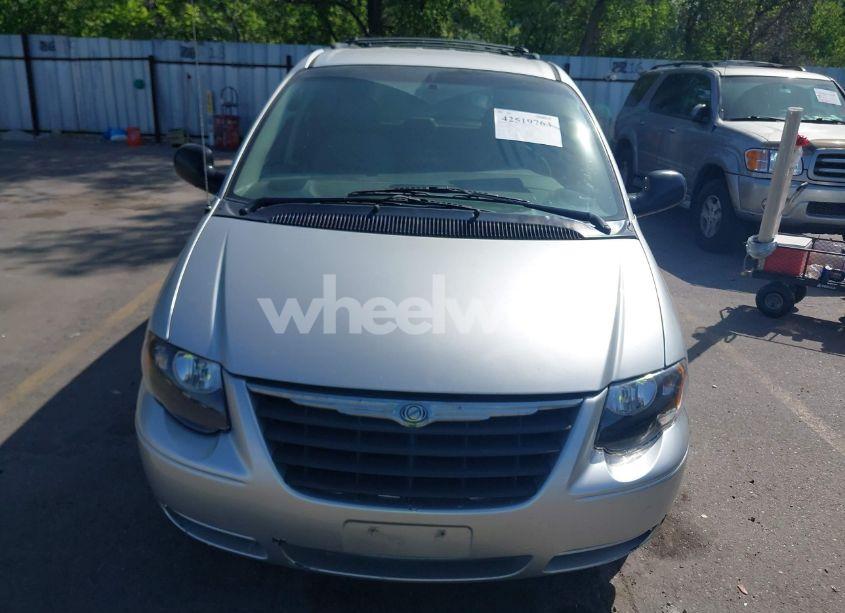 Photo 6 of 2005 Chrysler Town & COUNTRY TOURING (VIN 2C4GP54L35R218491)