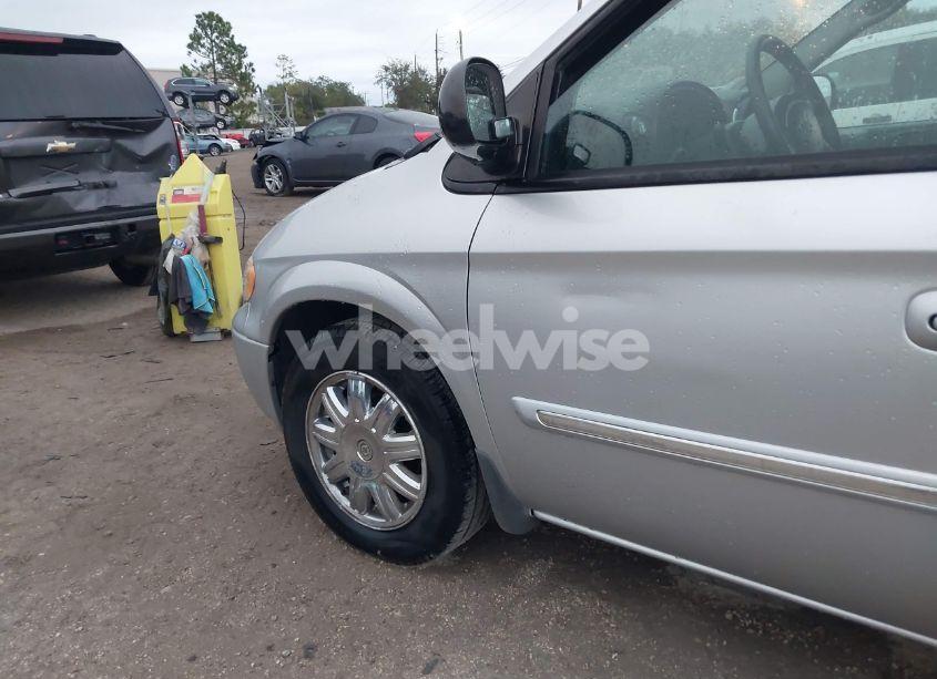 Photo 12 of 2005 Chrysler Town & COUNTRY TOURING (VIN 2C4GP54L35R263284)