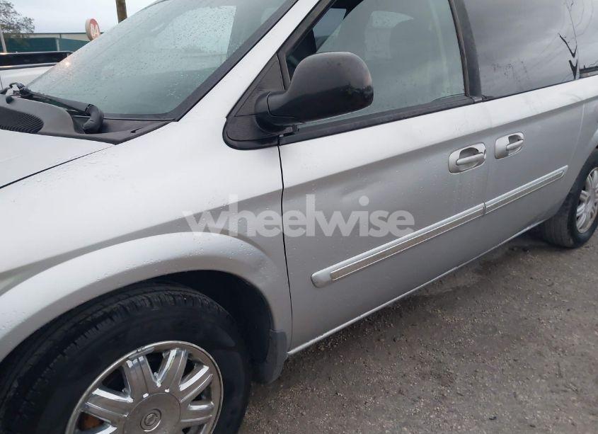 Photo 6 of 2005 Chrysler Town & COUNTRY TOURING (VIN 2C4GP54L35R263284)