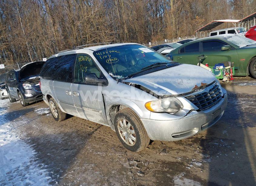 2005 Chrysler Town & COUNTRY TOURING (VIN 2C4GP54L35R600570) main photo