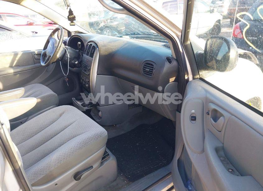 Photo 5 of 2005 Chrysler Town & COUNTRY TOURING (VIN 2C4GP54L35R600570)