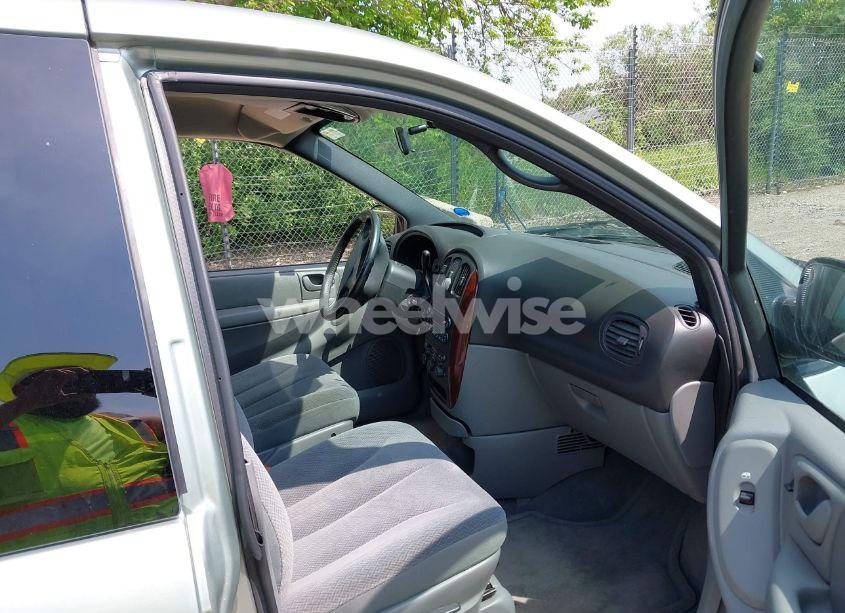 Photo 5 of 2004 Chrysler Town & COUNTRY TOURING (VIN 2C4GP54L54R567070)