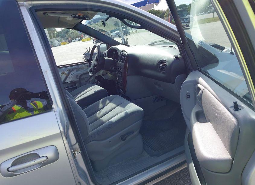 Photo 5 of 2004 Chrysler Town & COUNTRY TOURING (VIN 2C4GP54L54R605297)