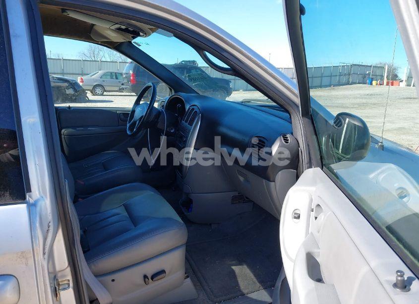 Photo 5 of 2005 Chrysler Town & COUNTRY TOURING (VIN 2C4GP54L55R192606)