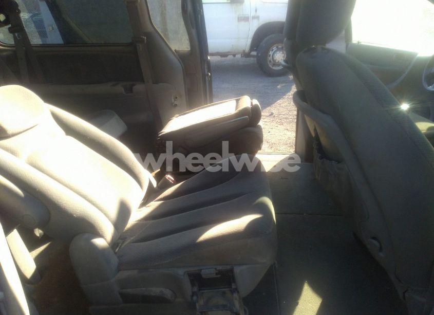 Photo 8 of 2005 Chrysler Town & COUNTRY TOURING (VIN 2C4GP54L65R227315)