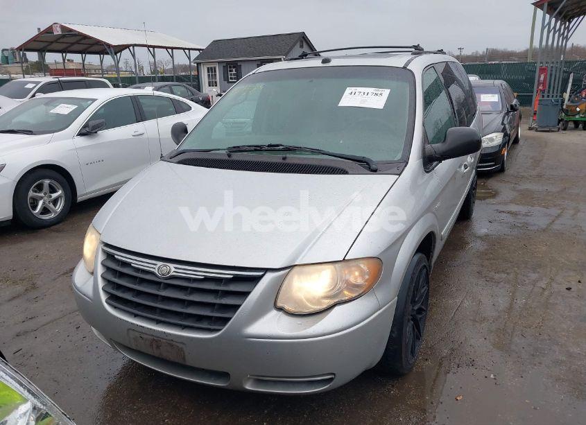 Photo 12 of 2005 Chrysler Town & COUNTRY TOURING (VIN 2C4GP54L65R392300)