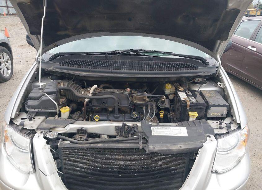 Photo 10 of 2005 Chrysler Town & COUNTRY TOURING (VIN 2C4GP54L65R596837)