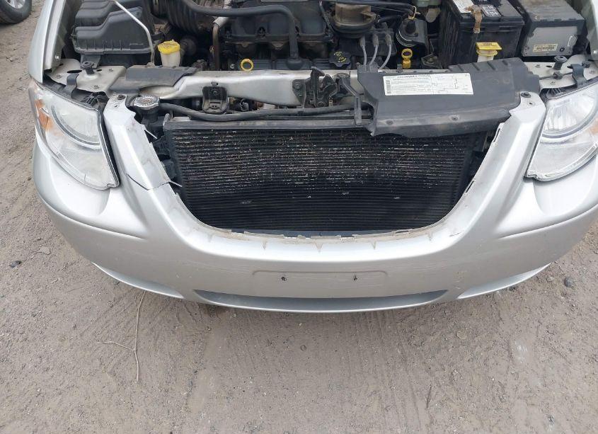 Photo 6 of 2005 Chrysler Town & COUNTRY TOURING (VIN 2C4GP54L65R596837)