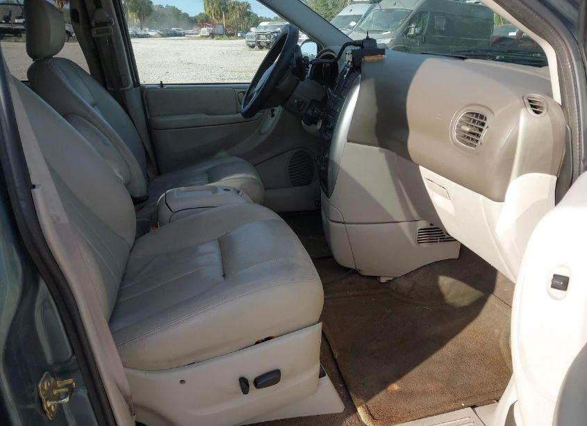 Photo 5 of 2005 Chrysler Town & COUNTRY TOURING (VIN 2C4GP54L75R120290)