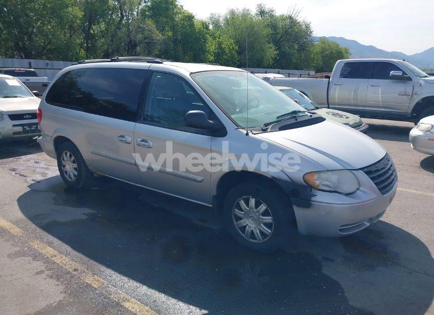 2005 Chrysler Town & COUNTRY TOURING (VIN 2C4GP54L75R534962) main photo
