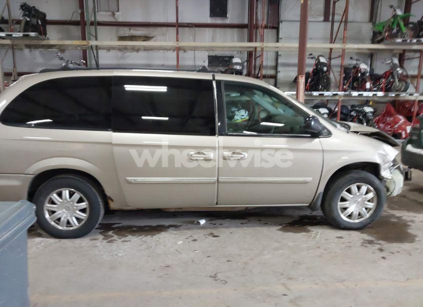 Photo 13 of 2005 Chrysler Town & COUNTRY TOURING (VIN 2C4GP54L75R563071)