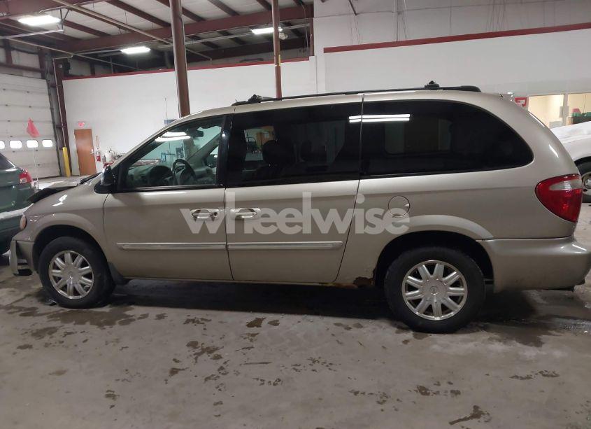 Photo 14 of 2005 Chrysler Town & COUNTRY TOURING (VIN 2C4GP54L75R563071)